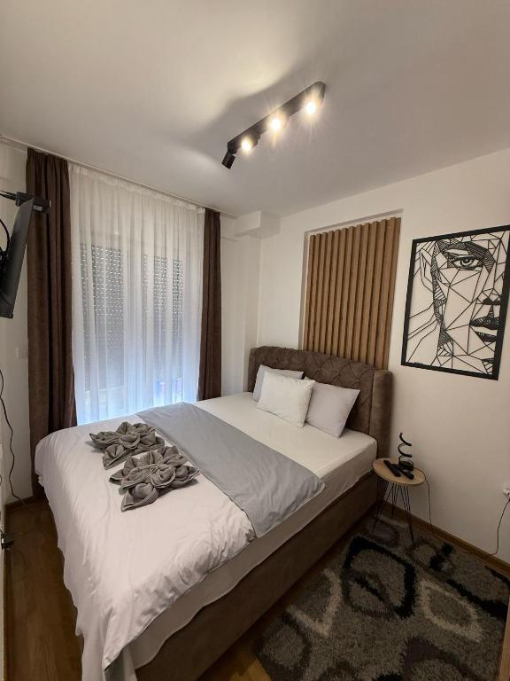 Postel nebo postele na pokoji v ubytování Royal apartmani Vrnjačka Banja