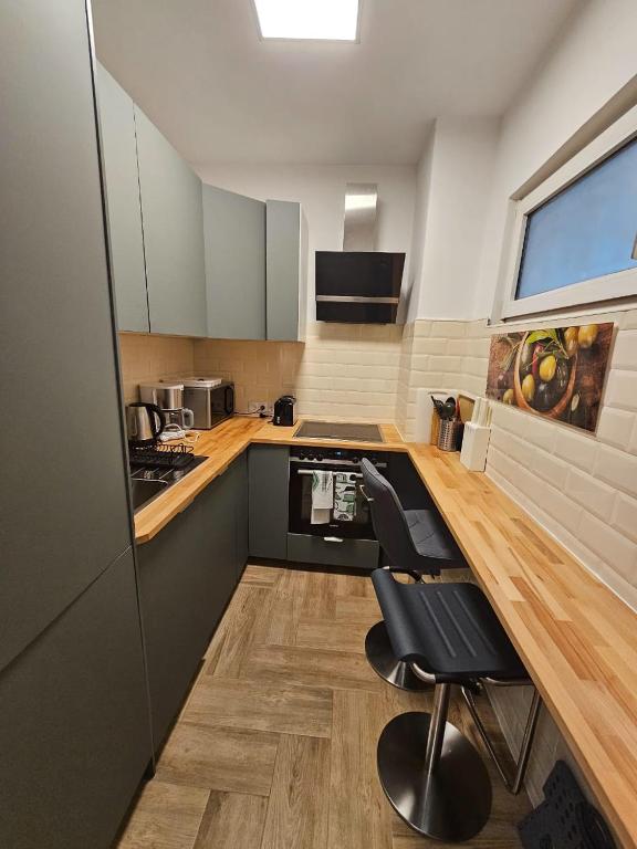 A cozinha ou kitchenette de Classic Apartment I Close to Main Station I 10 Minutes to Belvedere
