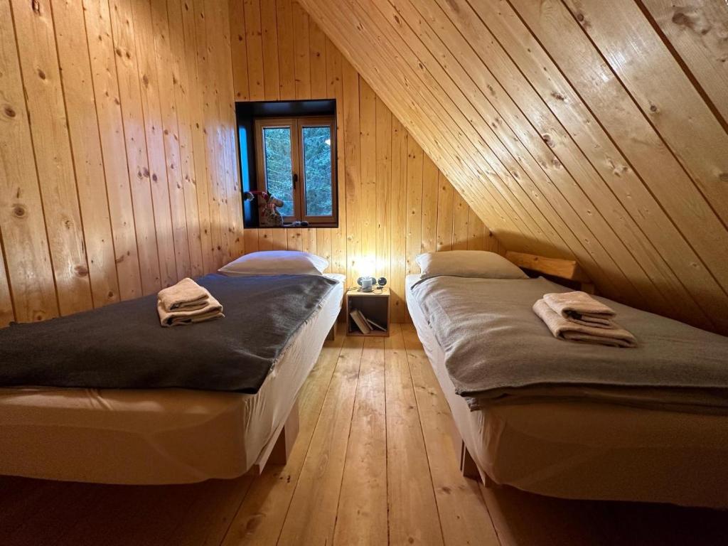 Postel nebo postele na pokoji v ubytování Cosy Lodge Pokljuka