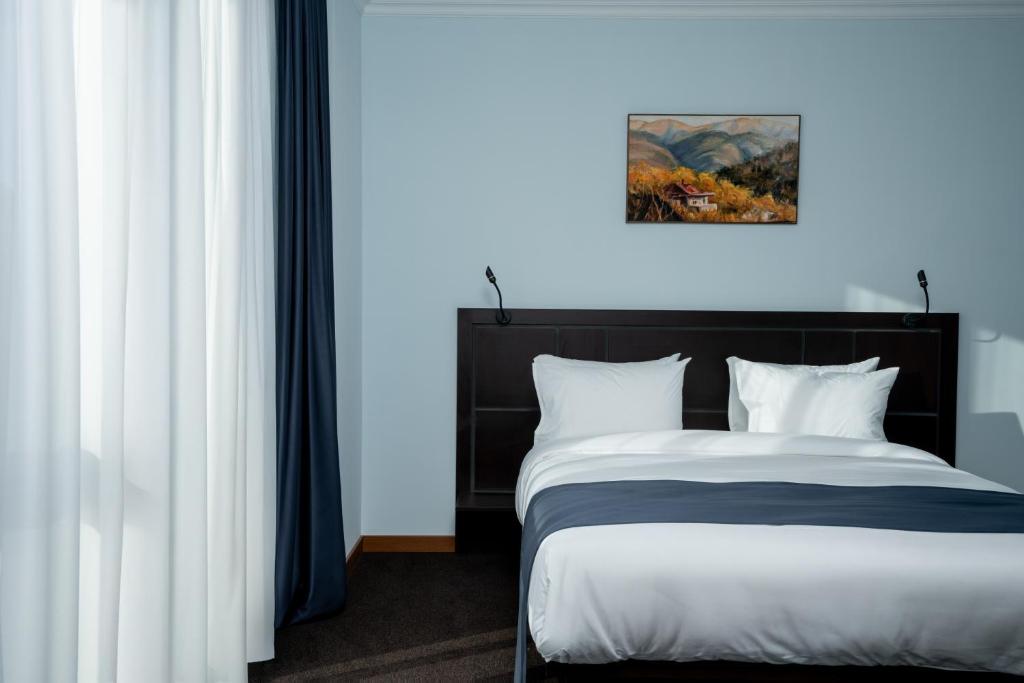 Postel nebo postele na pokoji v ubytování Ani Forest Hills Hotel and Resort, Dilijan