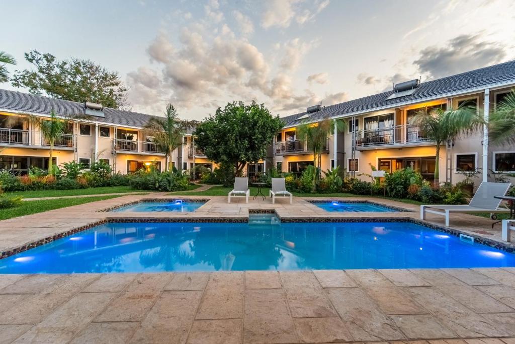 Bazén v ubytování Victoria Falls Oasis nebo v jeho okolí