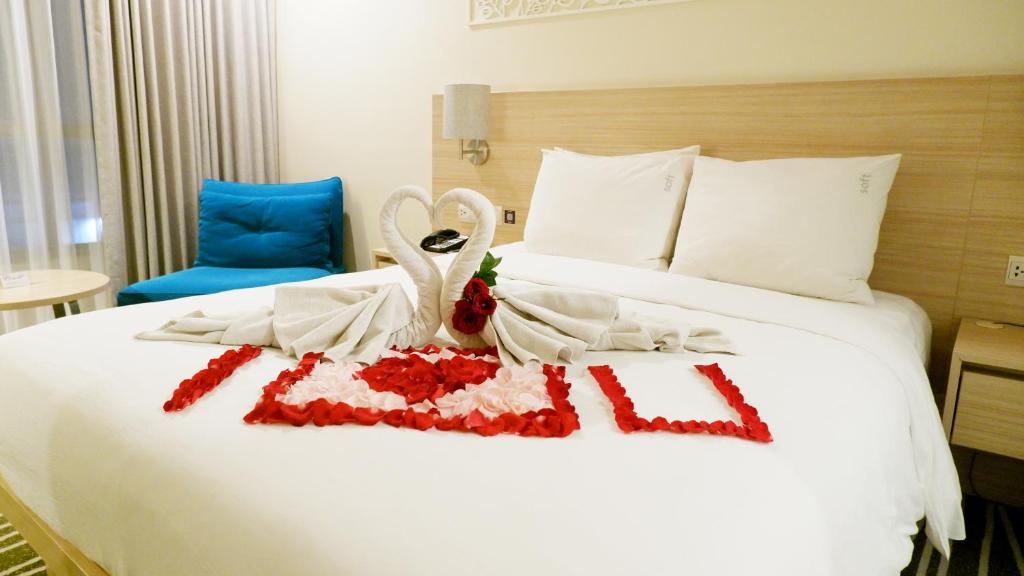Postel nebo postele na pokoji v ubytování Holiday Inn Express Semarang Simpang Lima by IHG