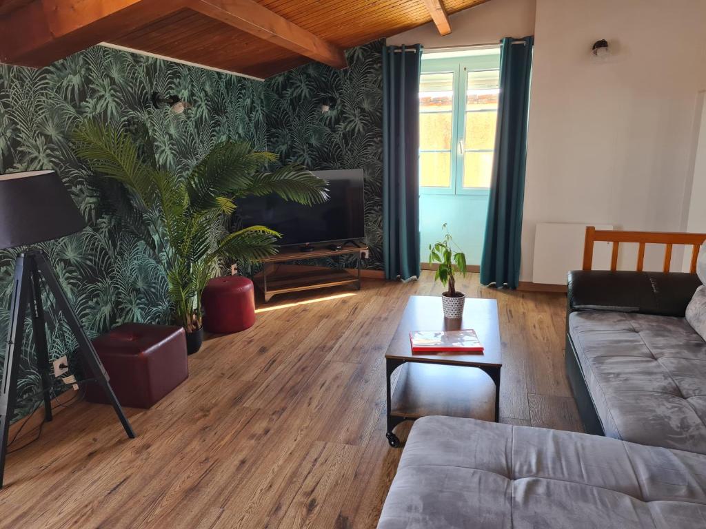 Posedenie v ubytovaní Le Bocage gîte 90m2 chaleureux à 4 min du Puy du Fou