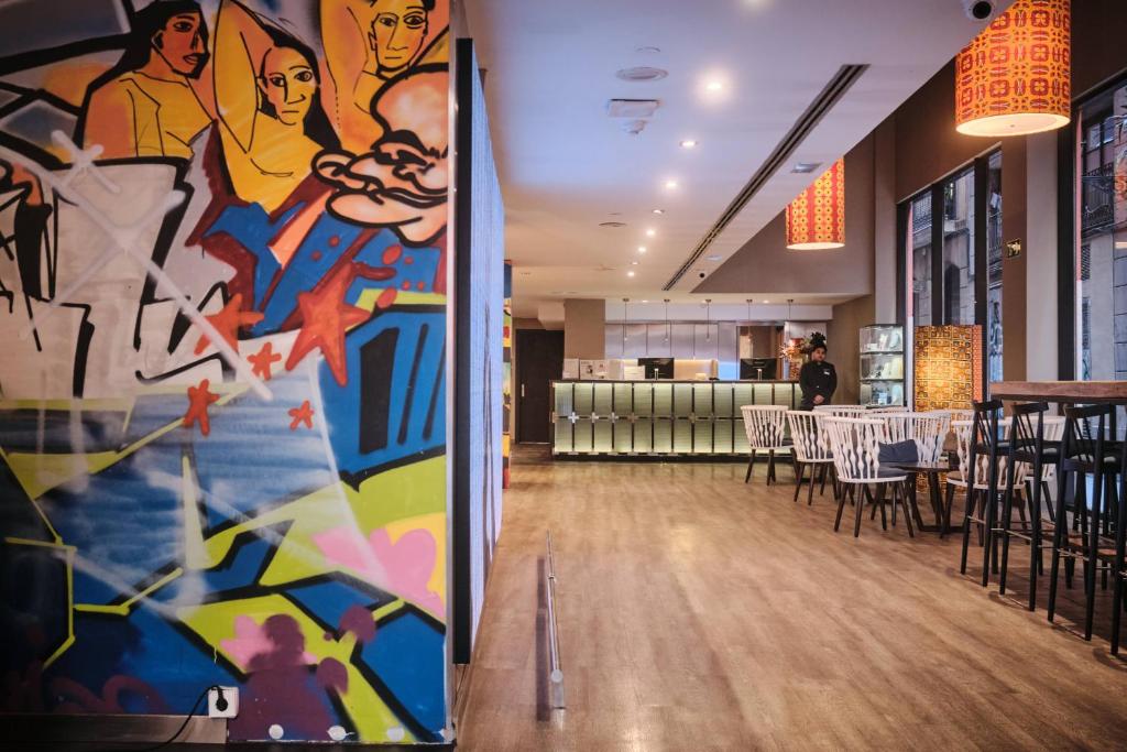 Catalonia Avinyo - Resim 15