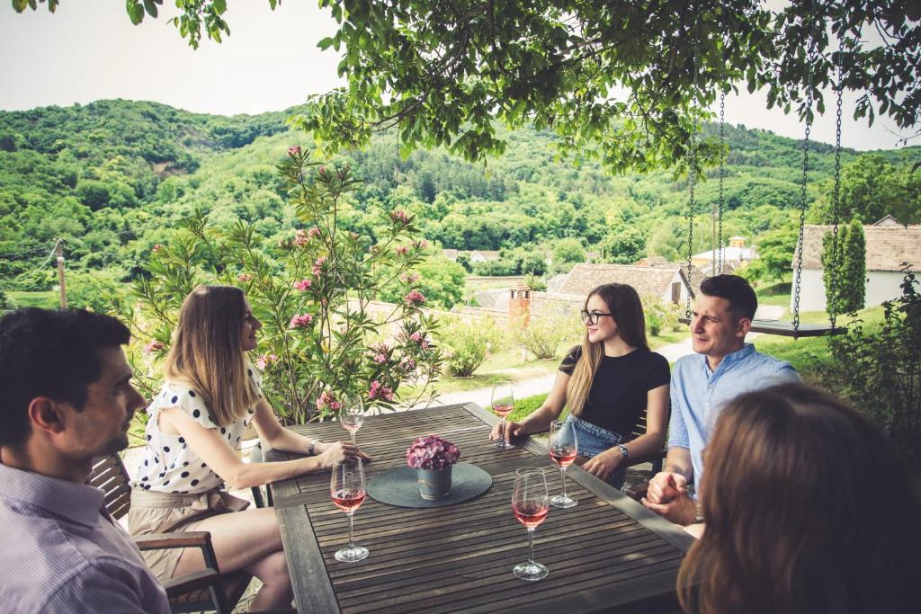 Hostia v ubytovaní Hotel Cabernet