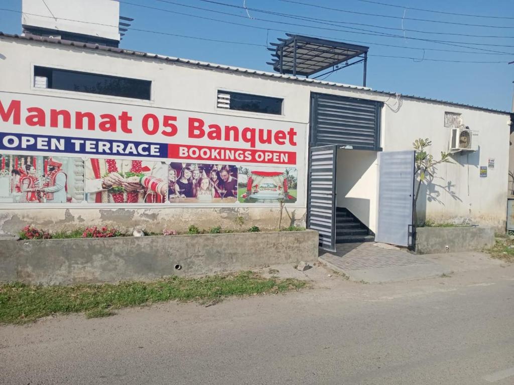 Certifikát, hodnocení, plakát nebo jiný dokument vystavený v ubytování Mannat 05