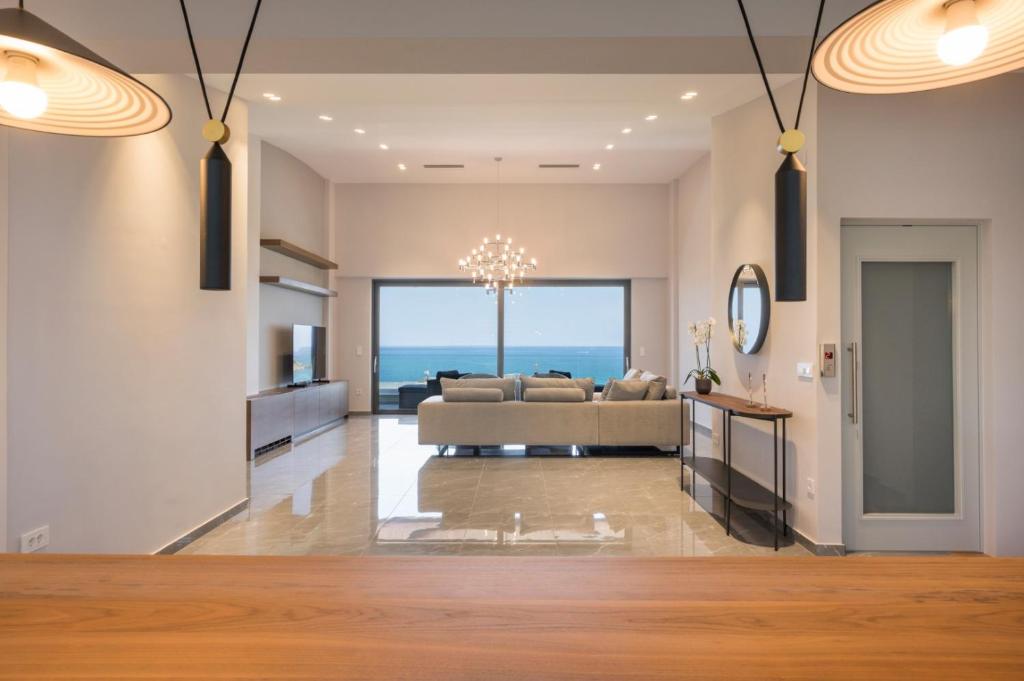 Kuchyňa alebo kuchynka v ubytovaní Luxury Villa Near The Sea Meliti Luxury Villa