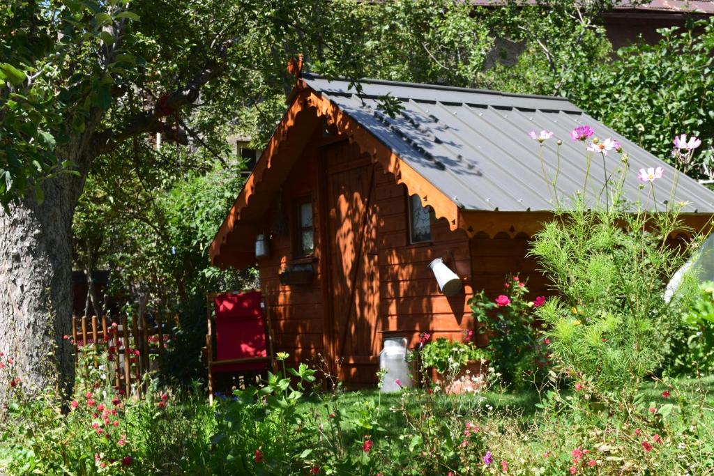 Vonkajšia záhrada v ubytovaní Appartement chaleureux pour 6 avec jardin et canal