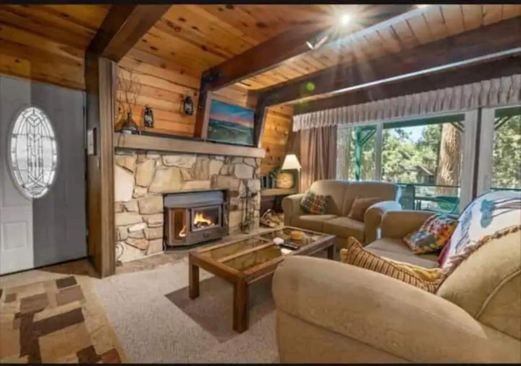 a living room with a couch and a fireplace at The Bears Lair Perfect for family w-full Amenities in Big Bear City