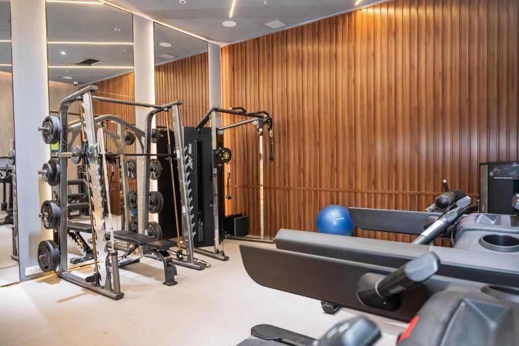 Fitness centrum a/nebo fitness zařízení v ubytování Z Bliss Suites, BKC