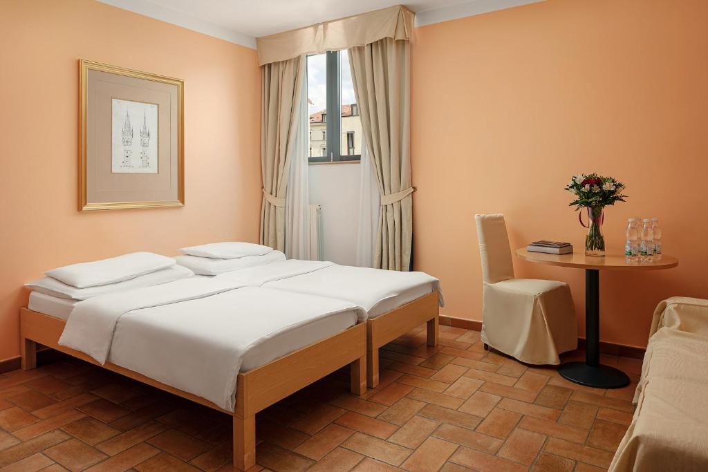 Postel nebo postele na pokoji v ubytování Hotel Roma Prague