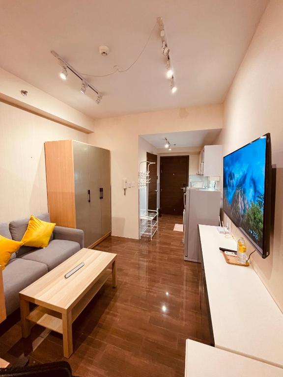 Destina, 100Mbps at Air Residences, Makati, MetroManila, Netflix