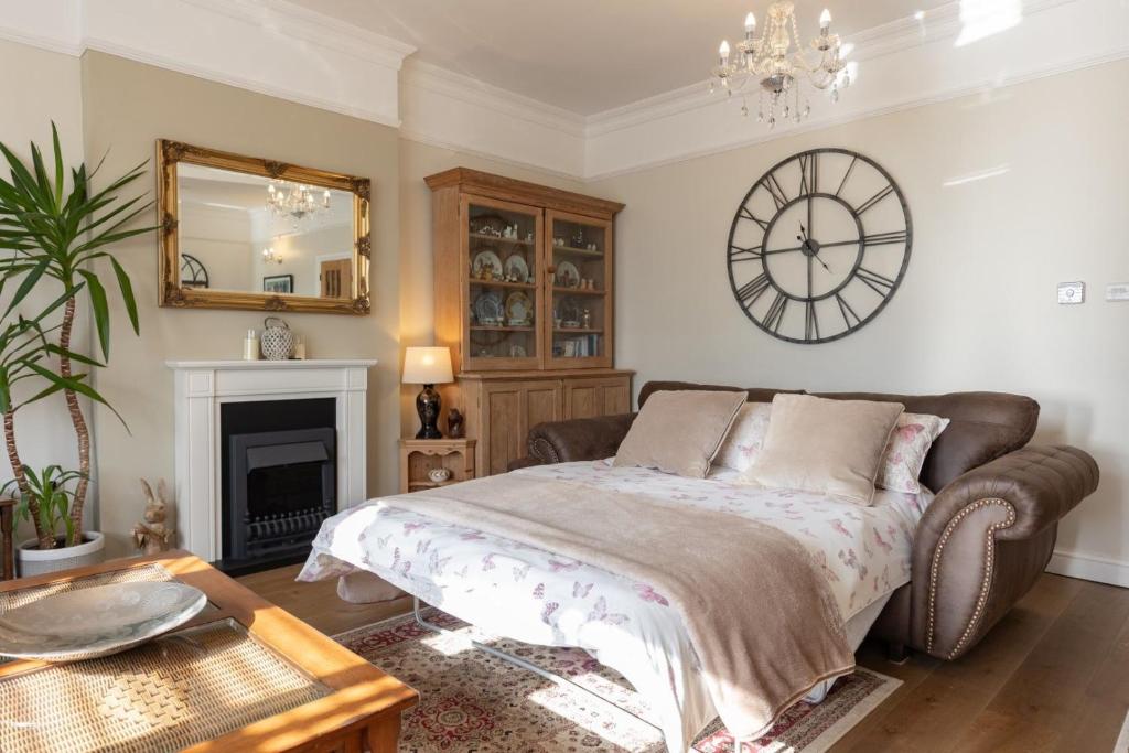 12a Fieldstile Road 2