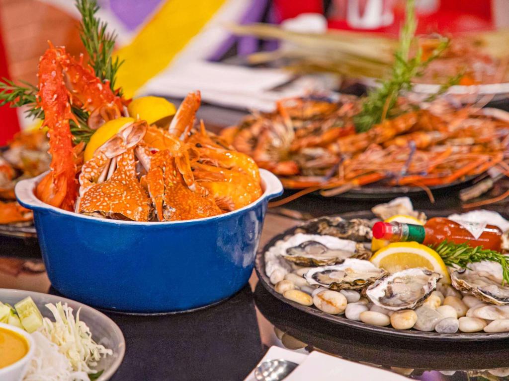 ホテルの敷地内または近くでの食事または食べ物