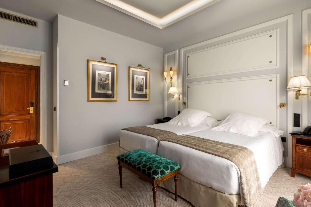 Postel nebo postele na pokoji v ubytování Wellington Hotel & Spa Madrid