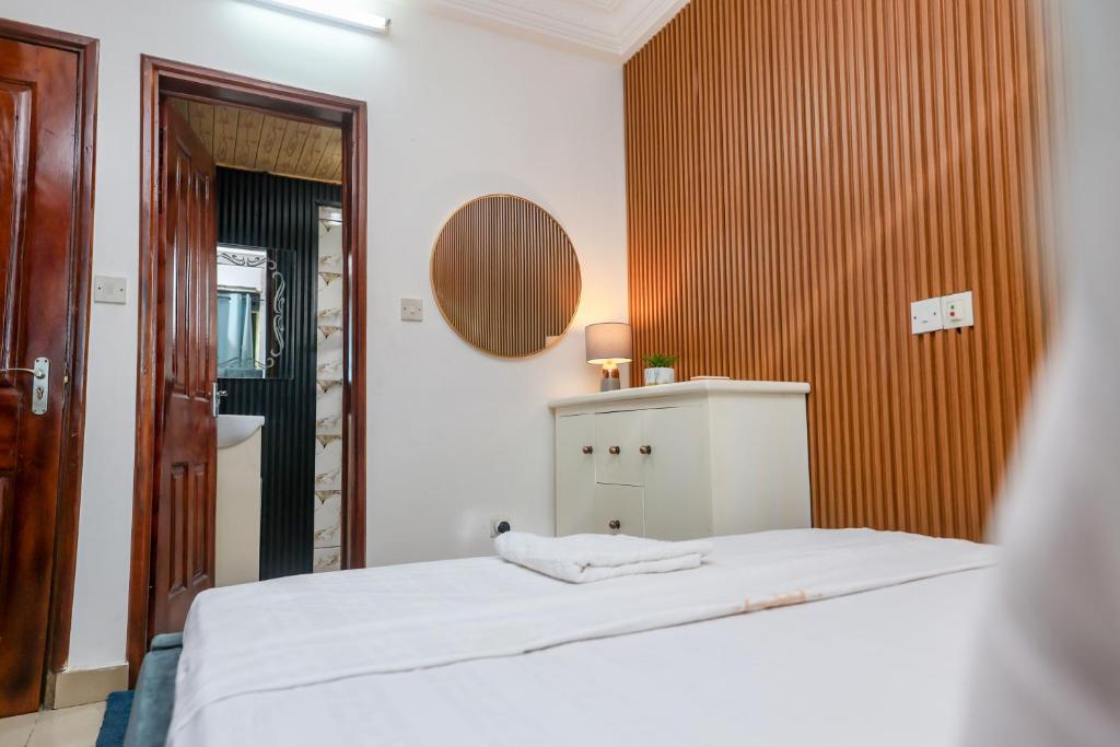 Postel nebo postele na pokoji v ubytování T-Square Residence Makepe