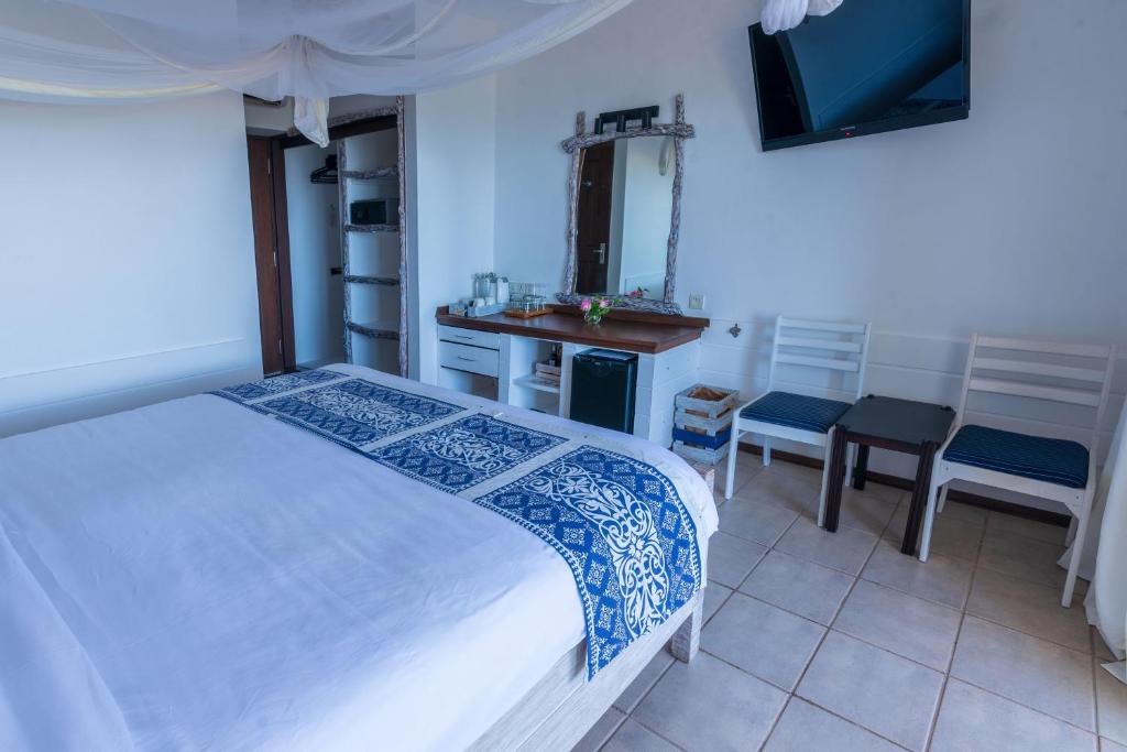 Postel nebo postele na pokoji v ubytování Bahari Beach Hotel