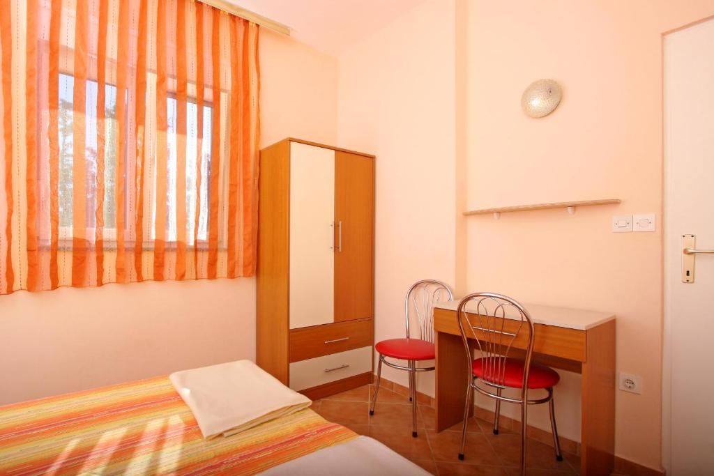 Apartments and Rooms Vesna Novalja - Apartamento Con Balcón