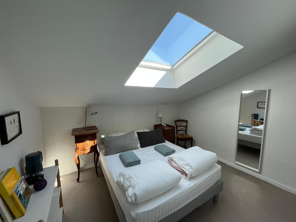 Cassis Hostel - Double Room With Shared Toilet