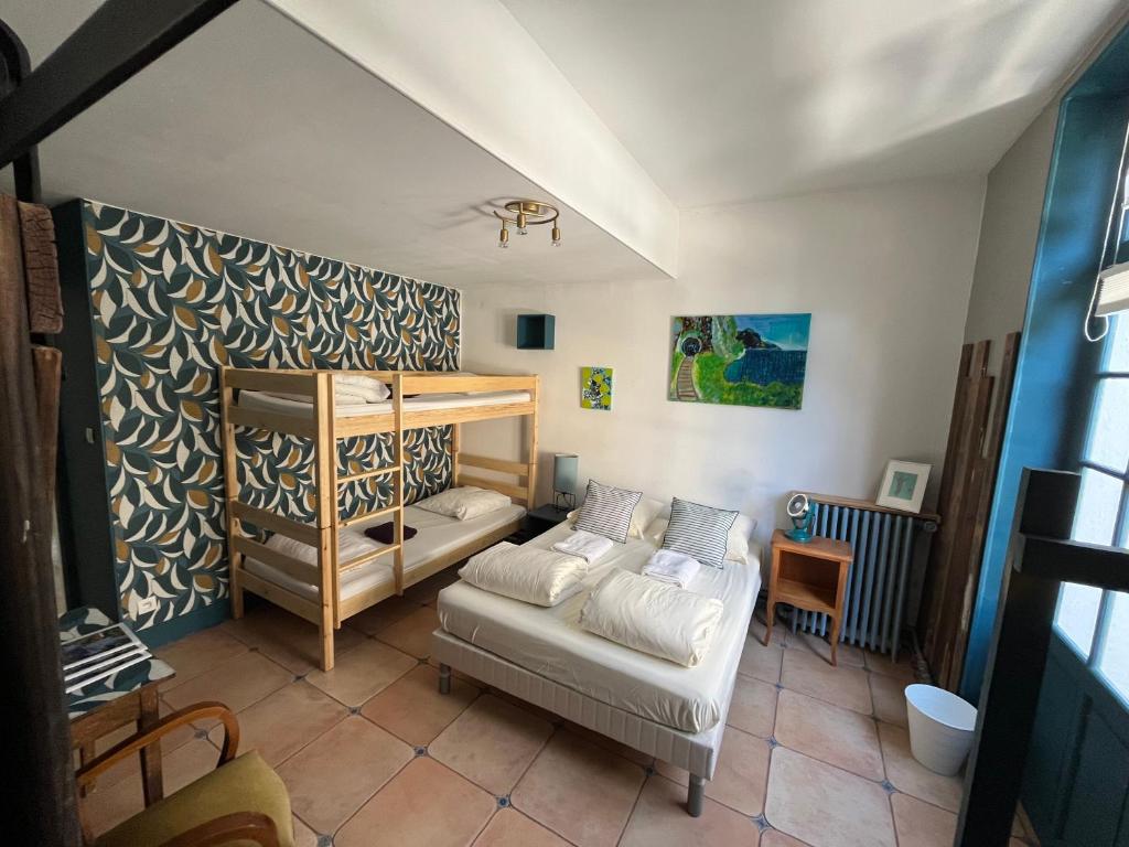 Postel nebo postele na pokoji v ubytování Cassis Hostel