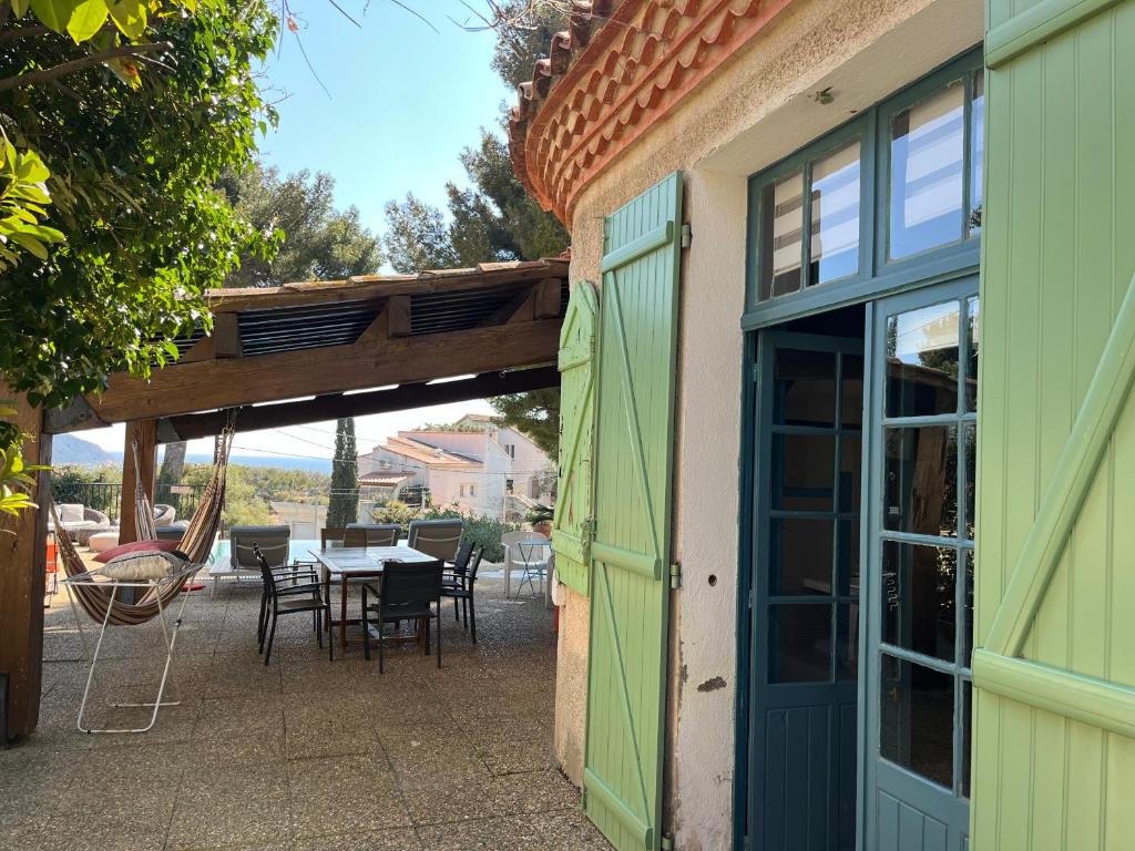Patio nebo venkovní prostory v ubytování Cassis Hostel