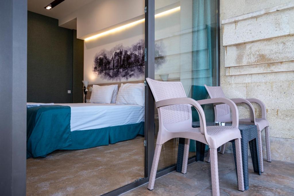 Postel nebo postele na pokoji v ubytování Rooftop Hotel