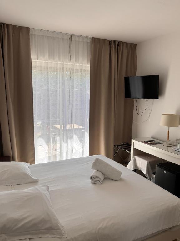 Postel nebo postele na pokoji v ubytování Hotel Le Golfe Bleu