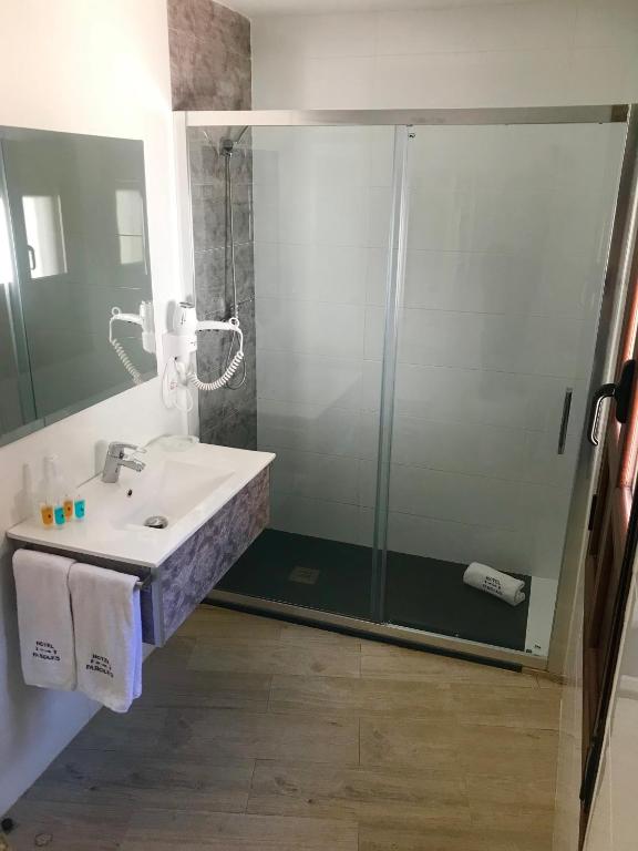 A bathroom at San Pablo Rooms
