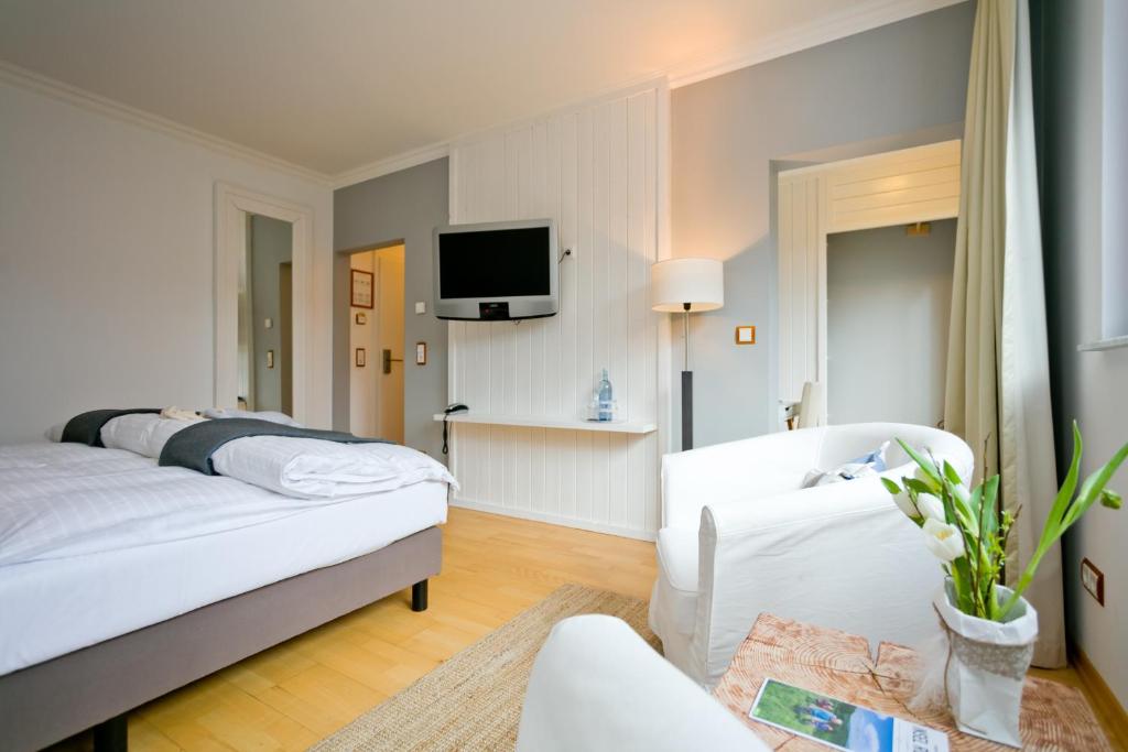 Postel nebo postele na pokoji v ubytování Romantik Hotel Schloss Ranzow