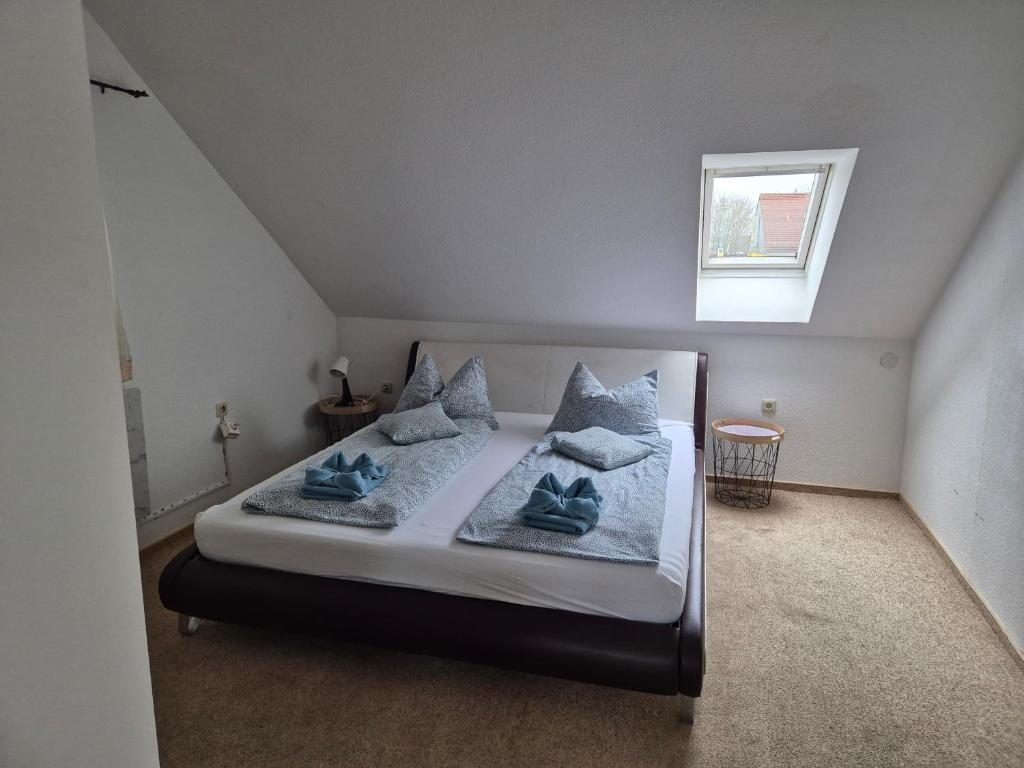 Postel nebo postele na pokoji v ubytování Mainstern Hotel
