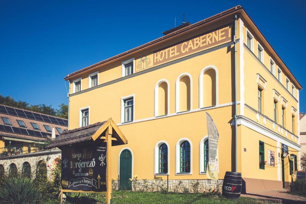Budova, v ktorej sa hotel nachádza