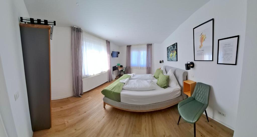 Postel nebo postele na pokoji v ubytování Gästezimmer / Weingut Peter