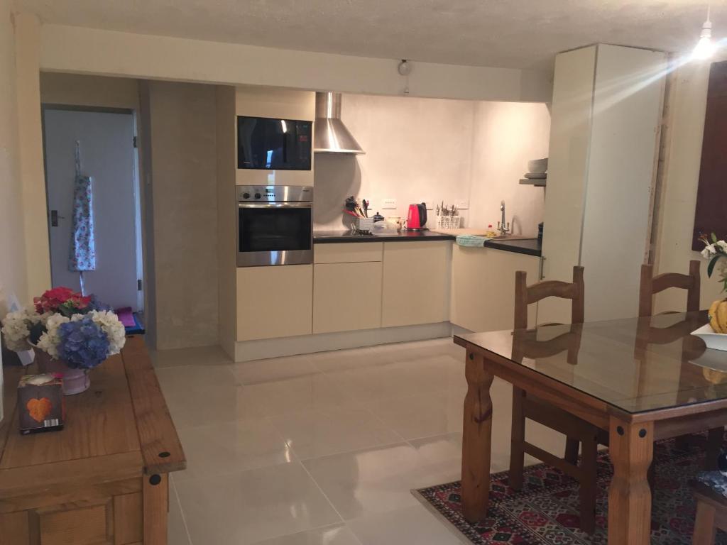 Kuchyň nebo kuchyňský kout v ubytování Errismore House
