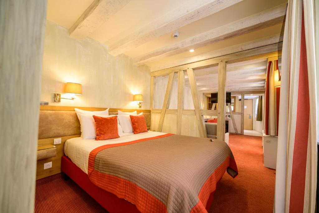 Postel nebo postele na pokoji v ubytování Hotel Beaucour