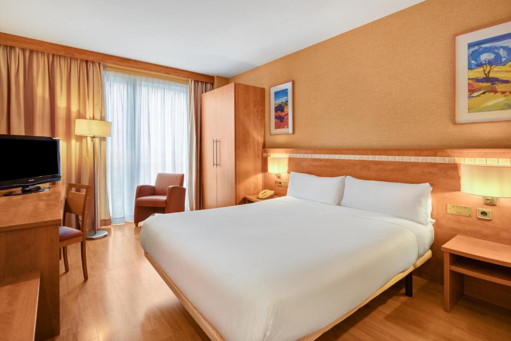 TV a/nebo společenská místnost v ubytování B&B HOTEL Tarragona Valls