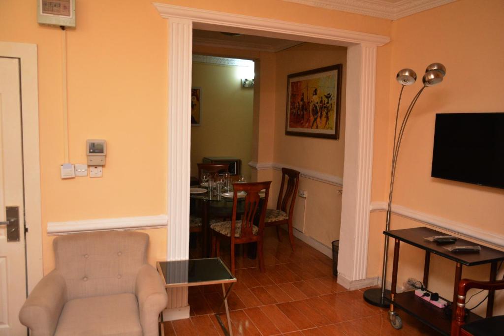 TV a/nebo společenská místnost v ubytování Aishar Residence Flat 3c