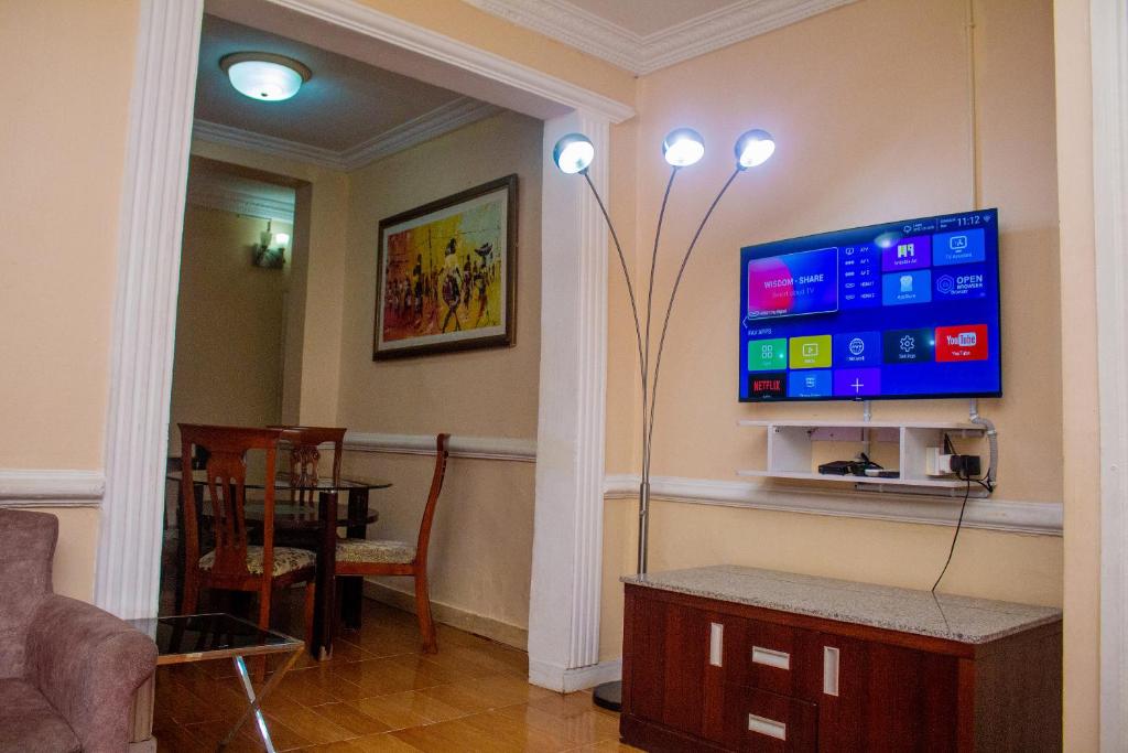 TV a/nebo společenská místnost v ubytování Aishar Residence Flat 3c