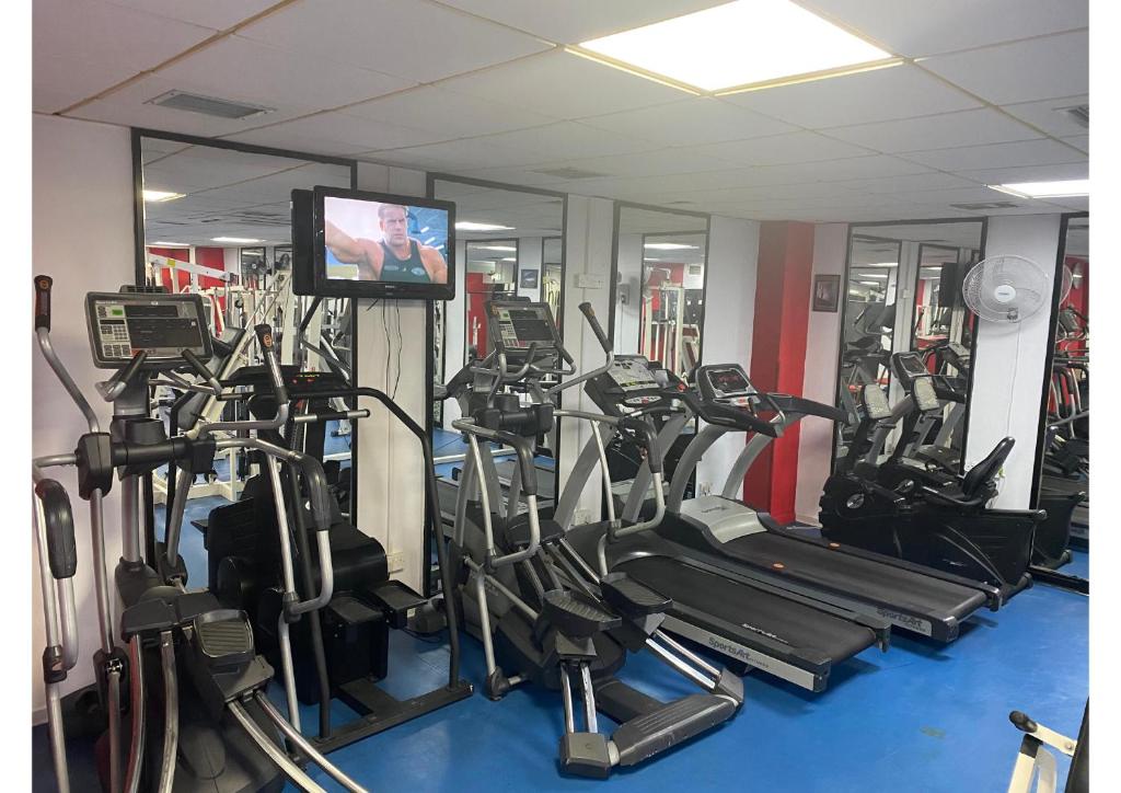 Fitness centrum a/nebo fitness zařízení v ubytování Navarria Blue Hotel