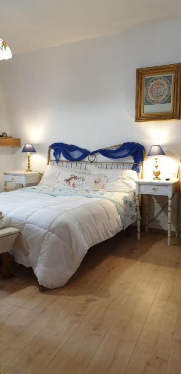 Łóżko lub łóżka w pokoju w obiekcie B&B I Colori dell'Arcobaleno