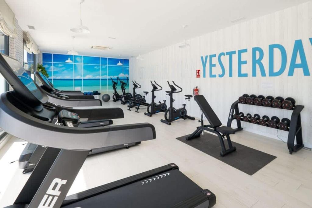 Centrum fitness w obiekcie Cala Serena - Beautiful 2-bedroom apartment 850 meters from the beach