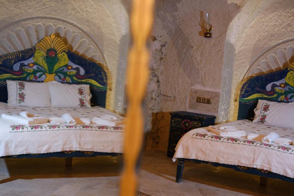 Postel nebo postele na pokoji v ubytování Aşk-ı Nare Cave Hotel - Swimming Pool & SPA