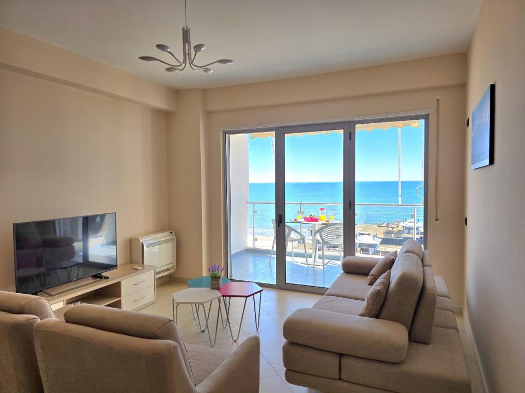 Brisa del Mar Beachfront Apartments - Two-Bedroom Apartment With Balcony And Sea View