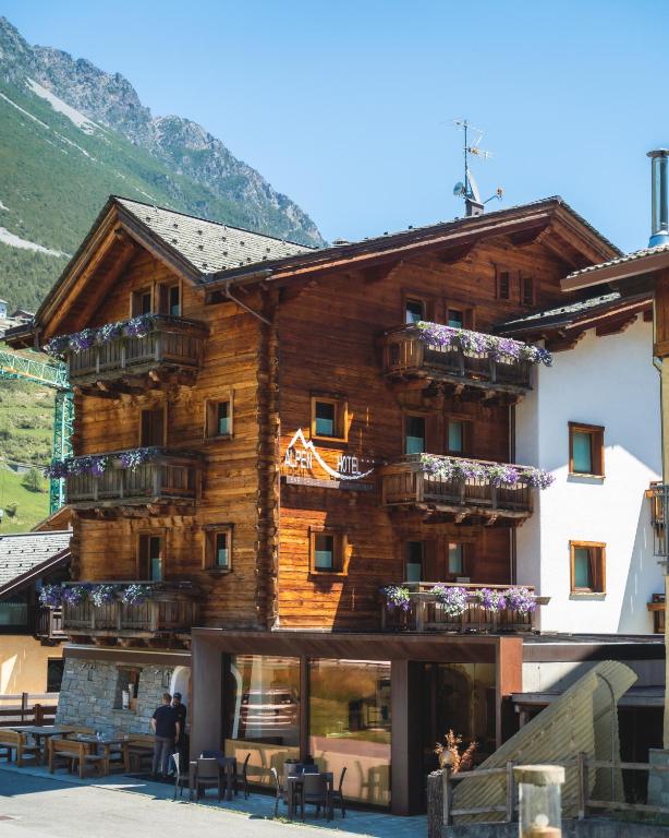 Nespecifikovaný výhled na hory nebo výhled na hory při pohledu z hotelu