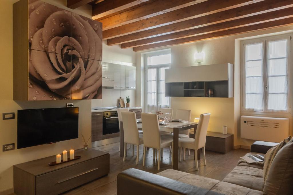 Kuchyň nebo kuchyňský kout v ubytování Domus in Como by Rent All Como