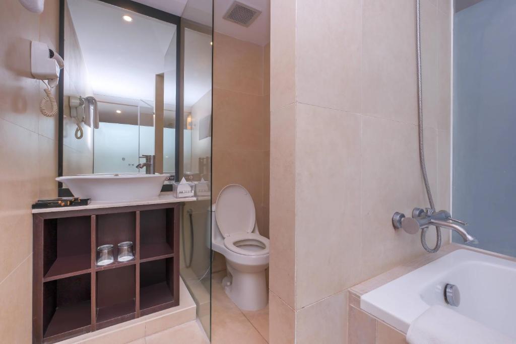 Koupelna v ubytování Grand Edge Hotel Semarang