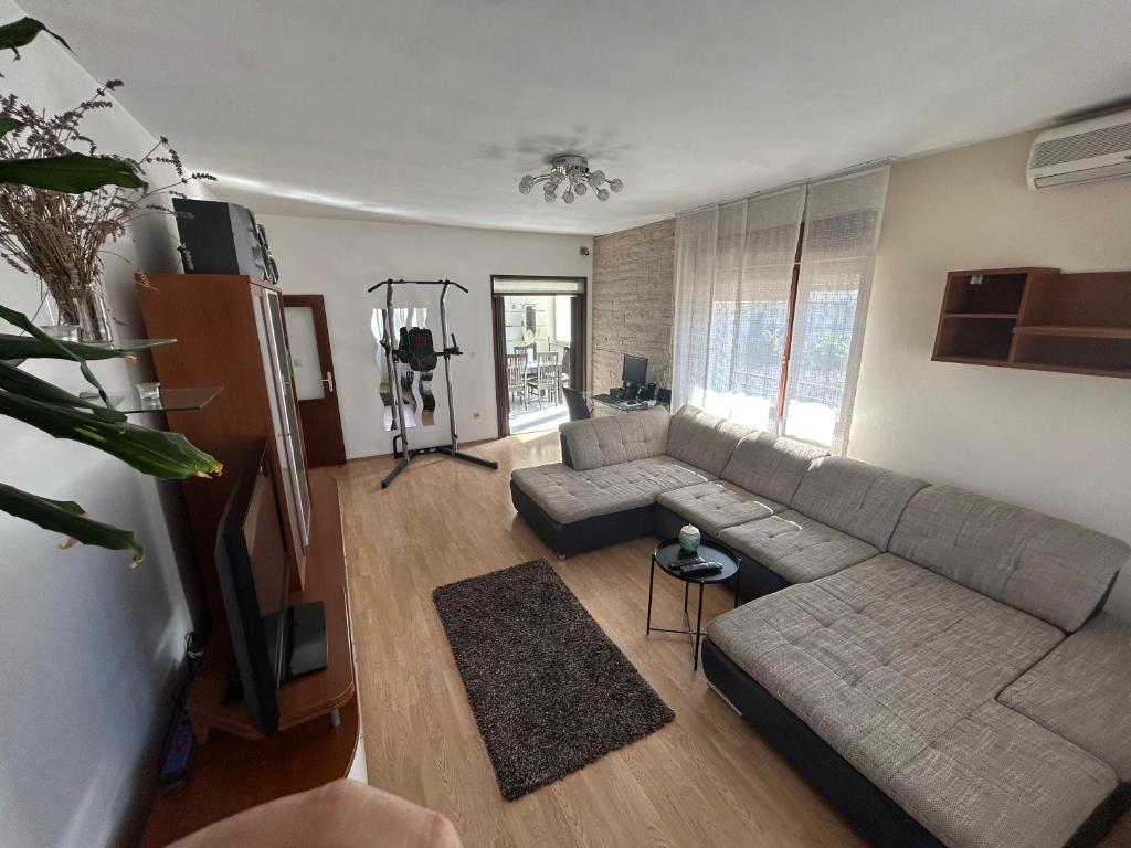 Split Breeze Apartment