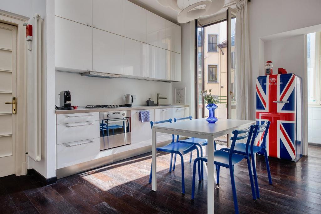 Just Urban Stays - Elegant 2BR Apartment 25 min from Duomo - M4 Dateo