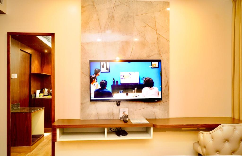 TV a/nebo společenská místnost v ubytování Jaag Hotel
