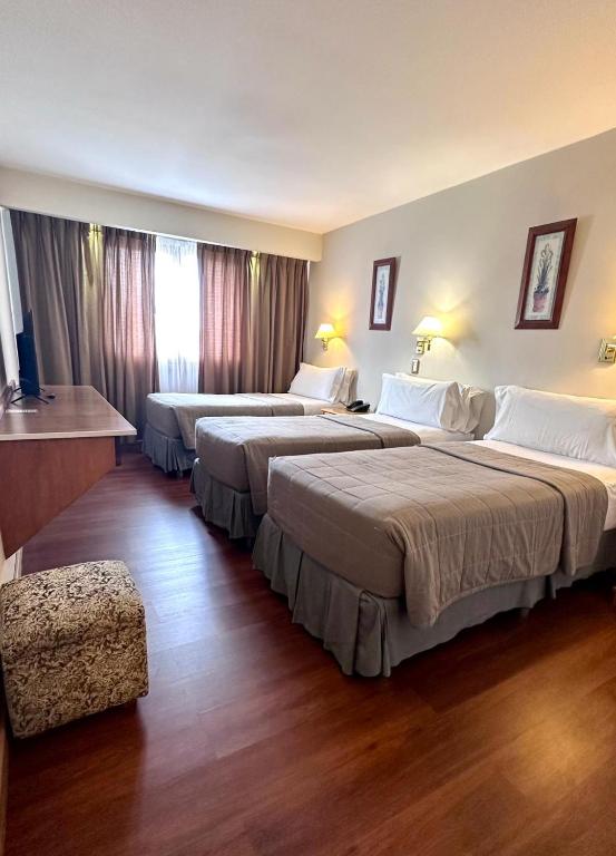 Postel nebo postele na pokoji v ubytování Hotel Nahuel Huapi