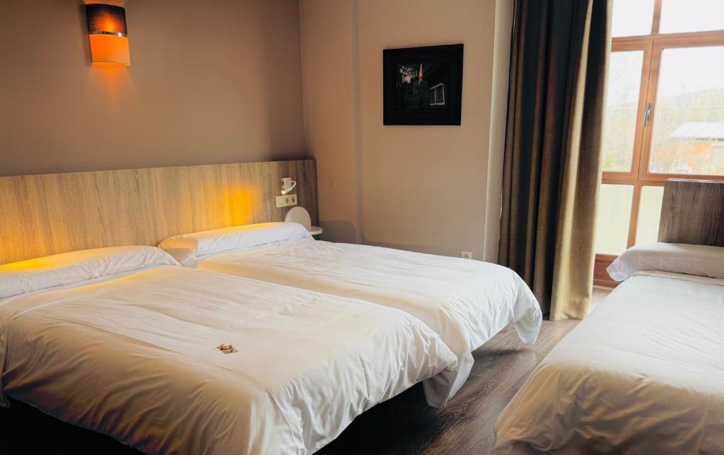 Cama o camas de una habitación en Hotel Gran Casona de Sanabria